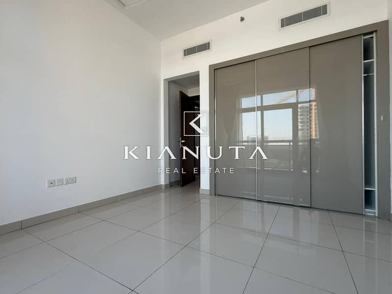 CORNER | SPACIOUS | OPEN VIEW | LOCATED | PARKING - Image 12