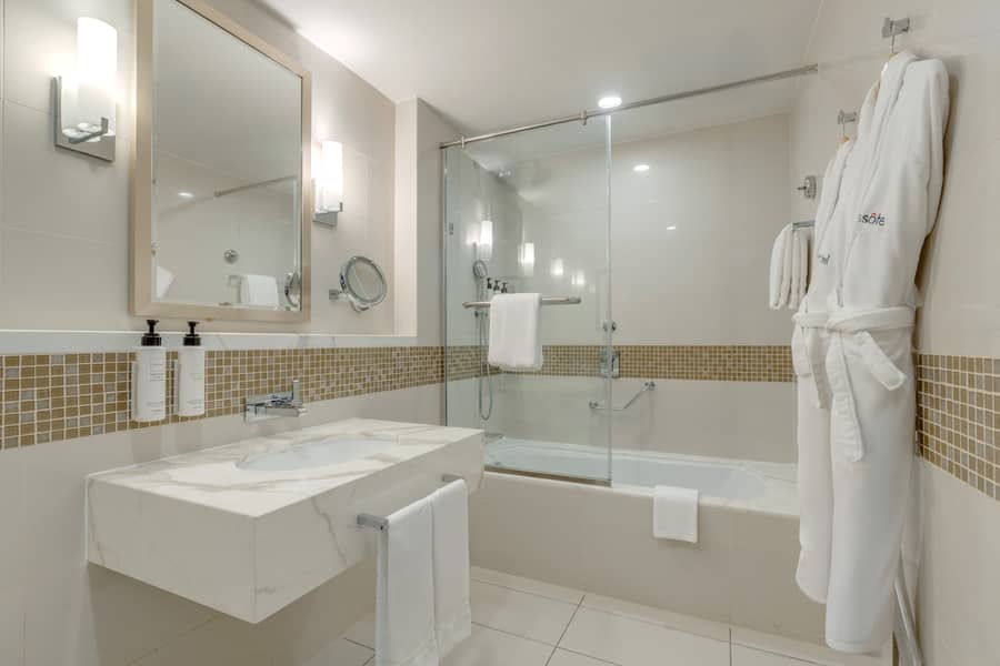 8 H1P9_2_bedroom_apartment_bathroom. jpg