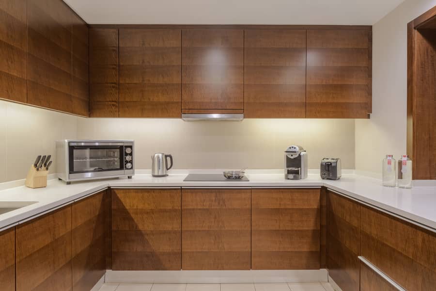 11 H1P9_2_bedroom_apartment_kitchen_with_amenities. jpg