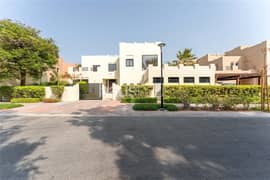 فیلا في ھتان 1،ھتان،البحيرات 6 غرف 2200000 درهم - 14005819