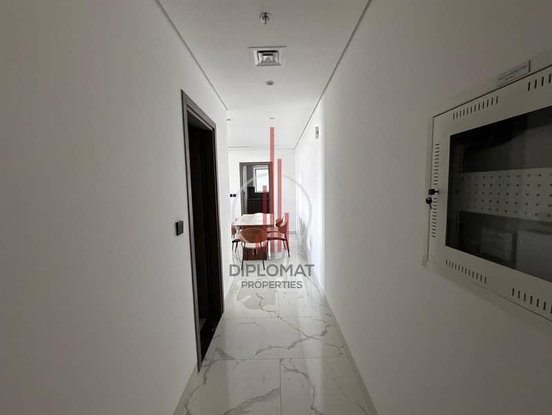 Luxurious | Fully Furnished | Prime Location - Image 12