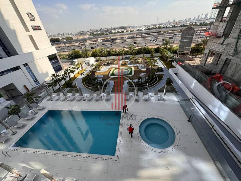 Luxurious | Fully Furnished | Prime Location - Image 14