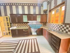 Private Entrance 5 Bedroom Villa for Rent in Mbz