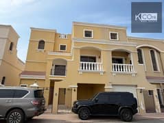 فیلا في تاون هاوس قرية الحمراء،قرية الحمراء 4 غرف 120000 درهم - 14016602