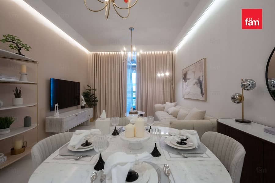 Futuristic Design Spacious Luxurious Property - Image 1