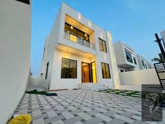 شقة فاخرة للإيجار في هيليو، تضم 3 غرف نوم رئيسية مع غرفة للخادمة، بتشطيبات عالية الجودة.