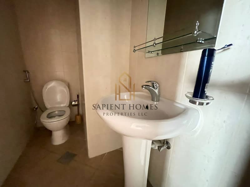 Closed Kitchen ! Best Layout ! Notice Served