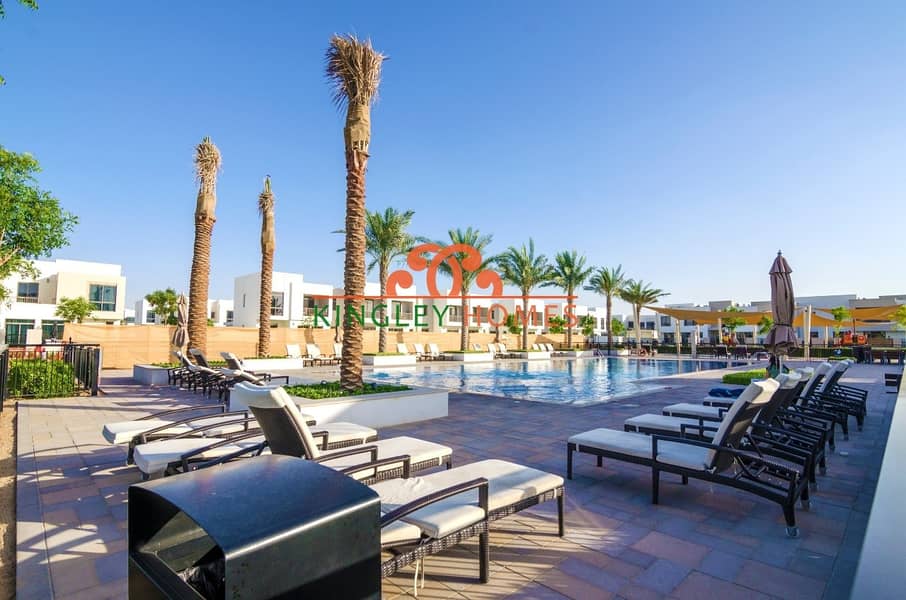 Best Location On The Pool and Park Best Location On The Pool and Park