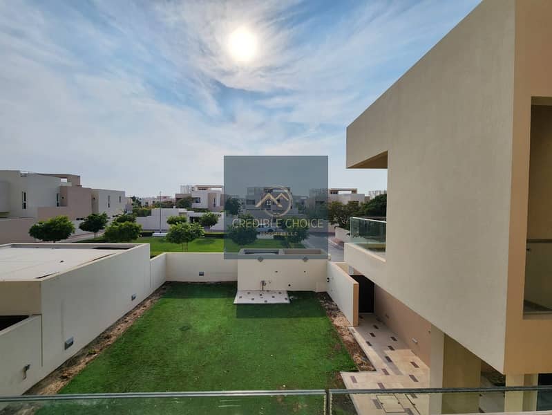 HUGE VILLA | SPACIOUS PRIVATE GARDEN | PRIVATE GARAGE