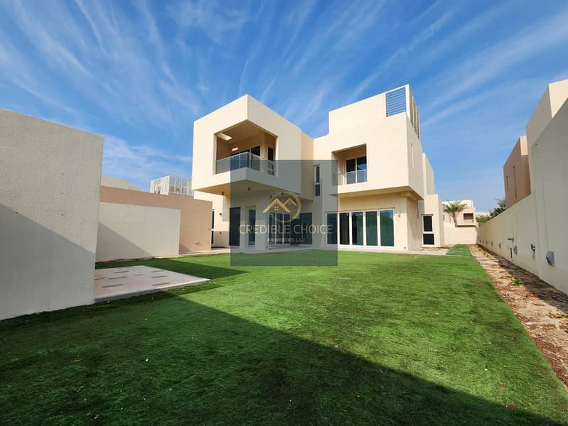 HUGE VILLA | SPACIOUS PRIVATE GARDEN | PRIVATE GARAGE