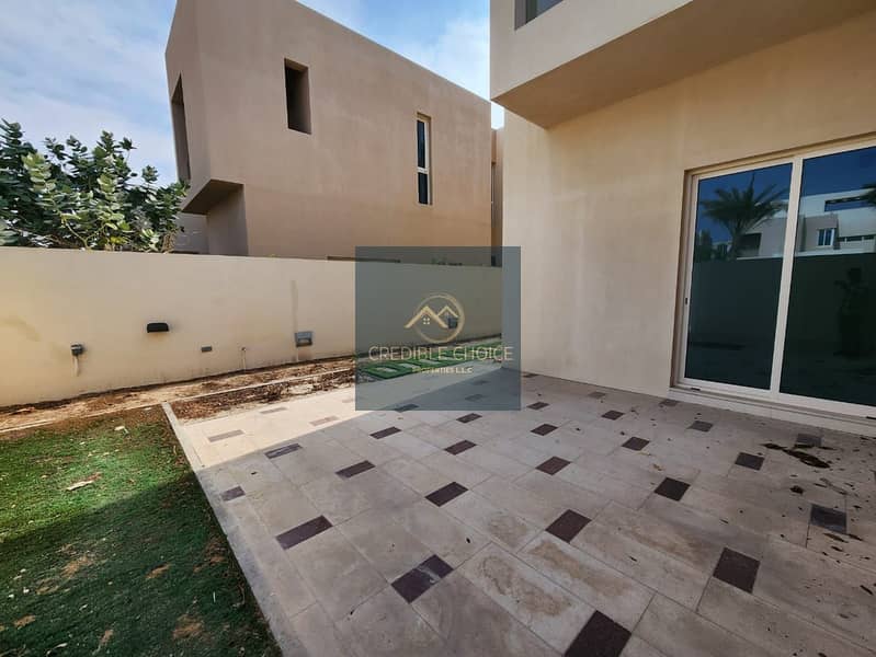 HUGE VILLA | SPACIOUS PRIVATE GARDEN | PRIVATE GARAGE