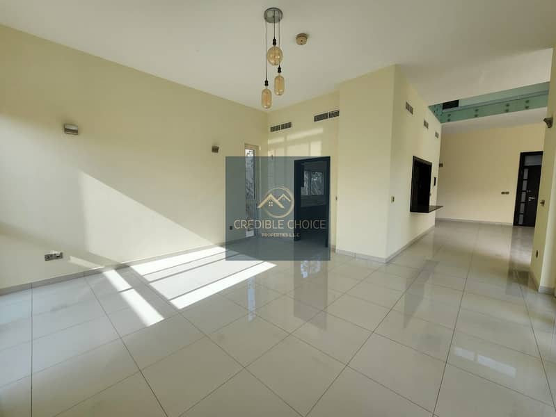 HUGE VILLA | SPACIOUS PRIVATE GARDEN | PRIVATE GARAGE - Image 7