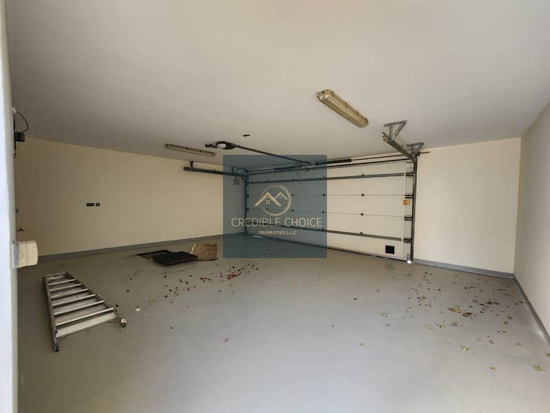 HUGE VILLA | SPACIOUS PRIVATE GARDEN | PRIVATE GARAGE - Image 11