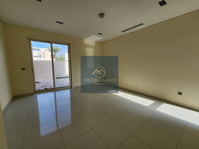 HUGE VILLA | SPACIOUS PRIVATE GARDEN | PRIVATE GARAGE - Image 13