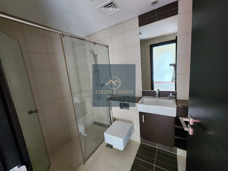 HUGE VILLA | SPACIOUS PRIVATE GARDEN | PRIVATE GARAGE - Image 21