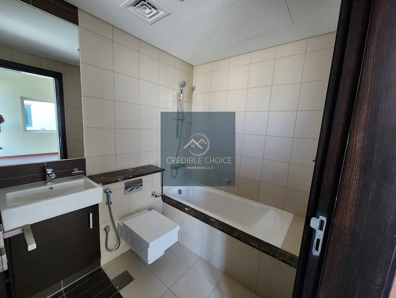 HUGE VILLA | SPACIOUS PRIVATE GARDEN | PRIVATE GARAGE - Image 25