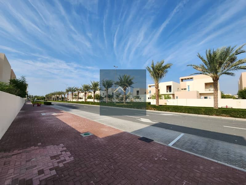 HUGE VILLA | SPACIOUS PRIVATE GARDEN | PRIVATE GARAGE - Image 28