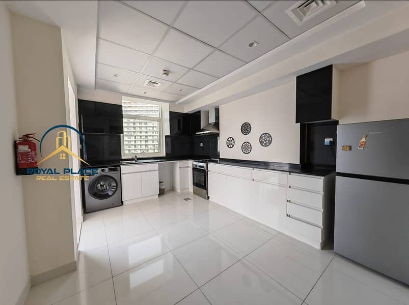 Luxury Living | Fully Furnished | High-Floor | Vacant | Community View - Image 6