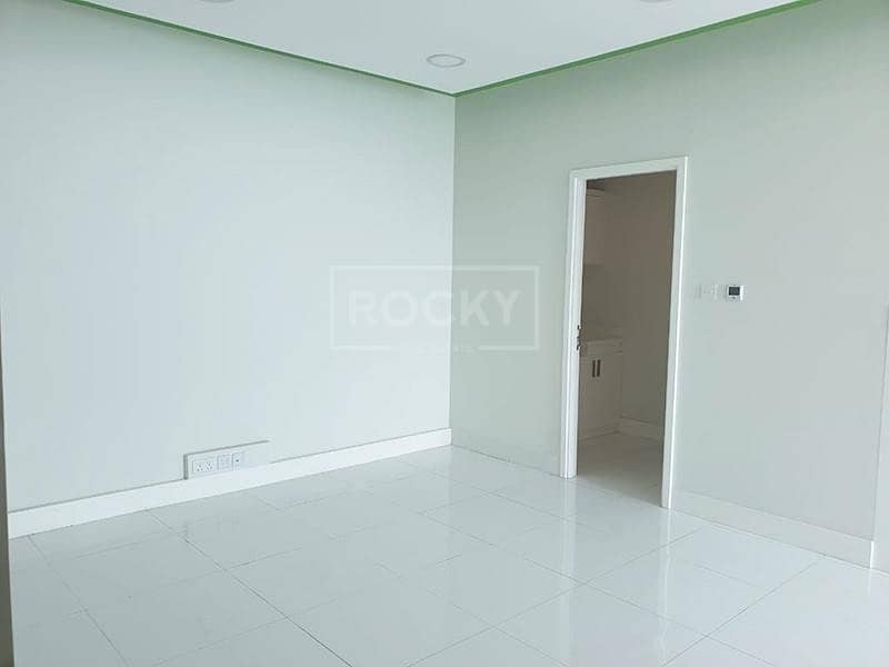 Fitted | High Floor | 10 Parking | with Partition