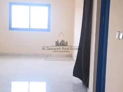 شقة استوديو للإيجار السنوي في إمارة أم القيوين – المنطقة الصناعية الجديدة مساحه واسعه علي الشارع مع مطبخ منفصل