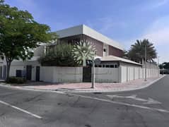 Luxury Corner Villa for Sale – West Yas, Abu Dhabi // 8.7M