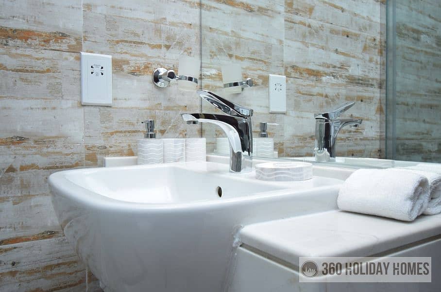 15 14BATH. jpg