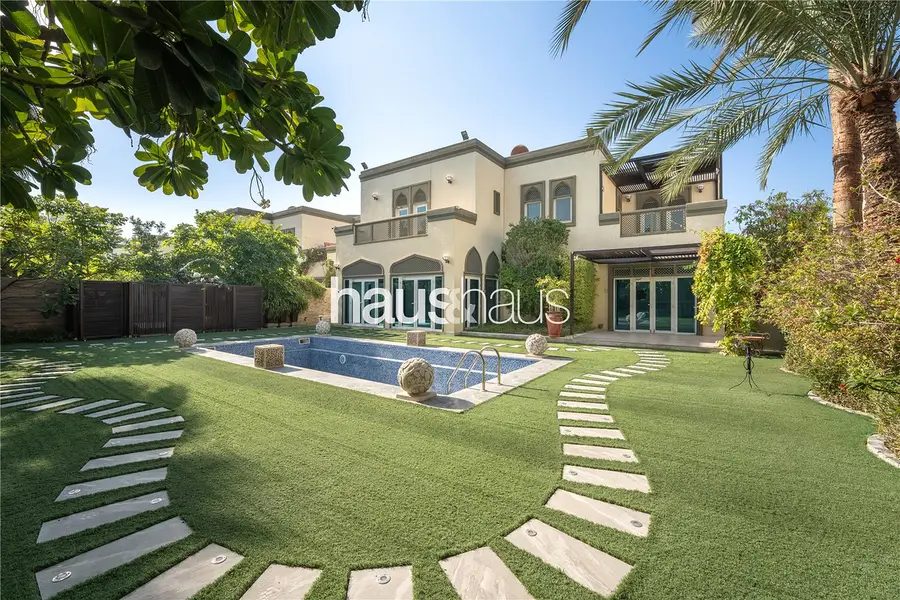 5,121 sq. ft BUA | 5 Bedoom | Elevator | Vacant Now in Jumeirah Park