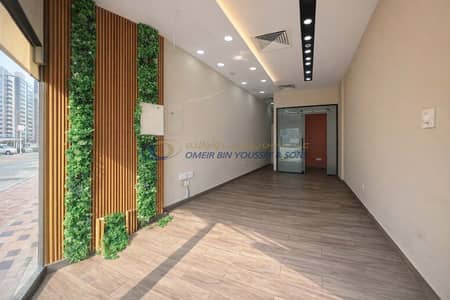 Shop for Rent in Al Muroor, Abu Dhabi - _عقار تجاري فارغ بخلفية حضرية. jpg Shop for Rent in Al Muroor, Abu Dhabi - _عقار تجاري فارغ بخلفية حضرية. jpg