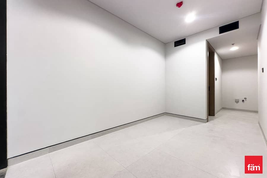 Prime Location | Spacious Unit | - Image 16