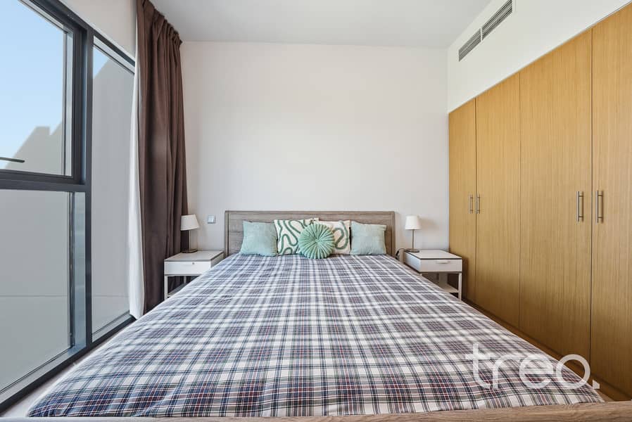 Stunning Townhouse | Large Plot | On Pool & Park - Image 15