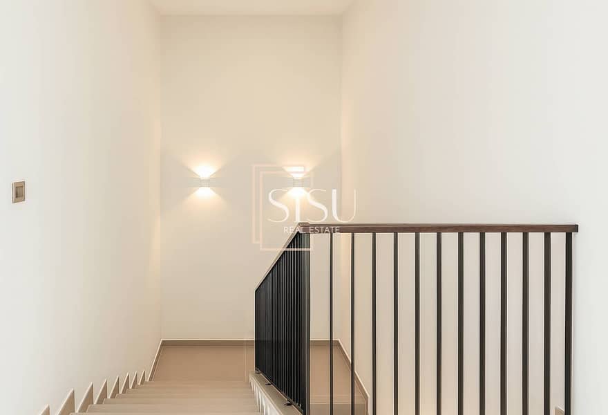 Vacant | Impeccable Condition | Landscaped - Image 6