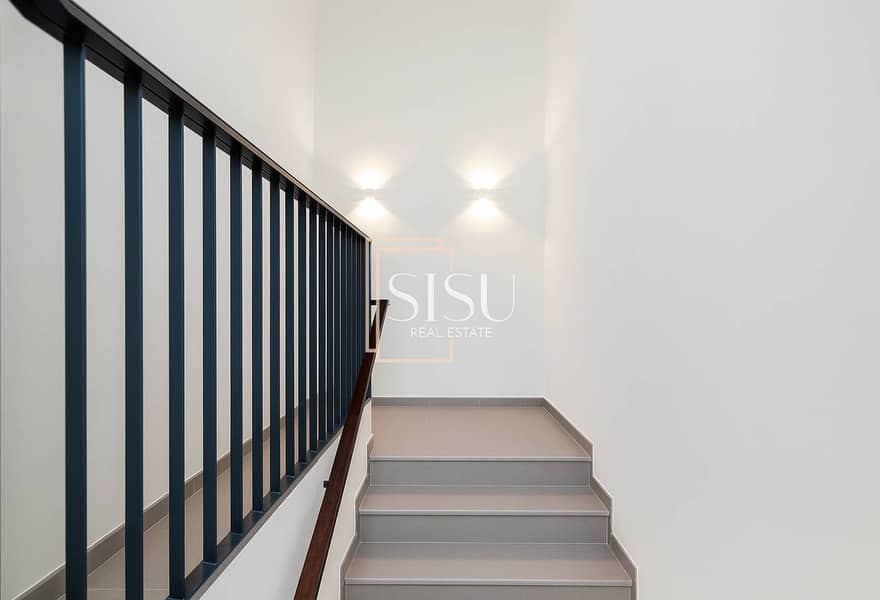 Vacant | Impeccable Condition | Landscaped - Image 7