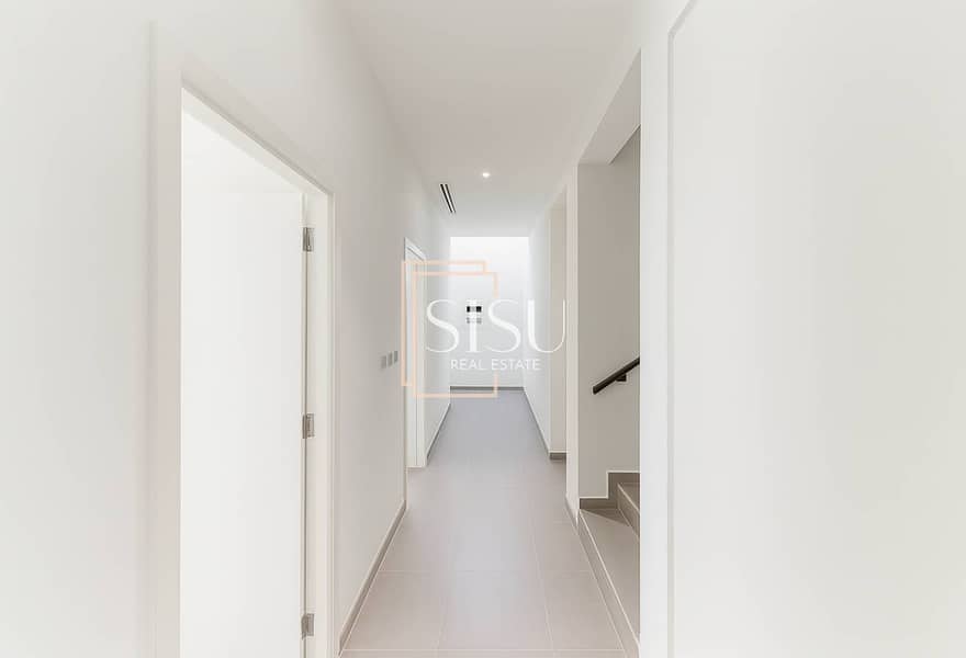 Vacant | Impeccable Condition | Landscaped - Image 9