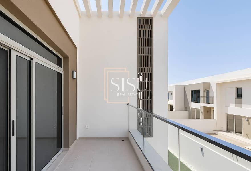 Vacant | Impeccable Condition | Landscaped - Image 11