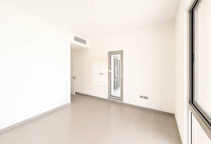 Vacant | Impeccable Condition | Landscaped - Image 12