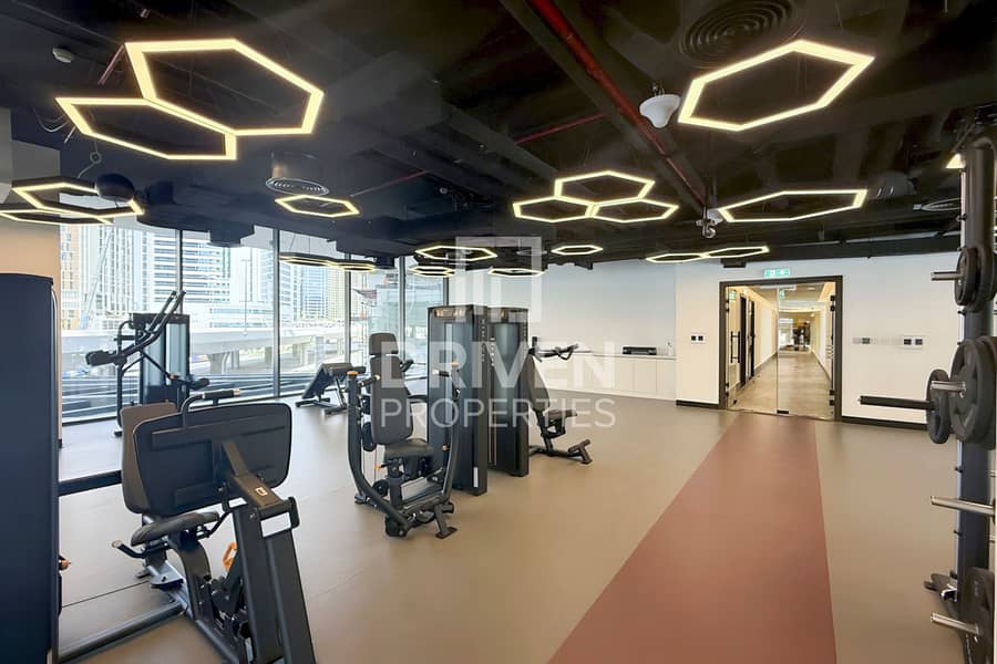 Fully Upgraded | Prime Location | Vacant | Premium - Image 15