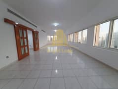 شقة في شارع حمدان 3 غرف 105000 درهم - 14049258