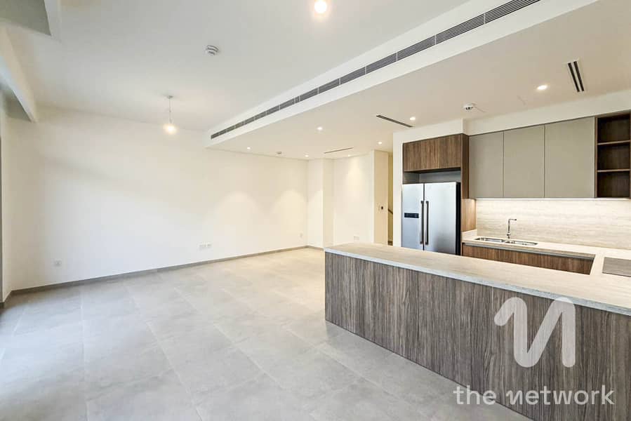 G+1 | Direct on Park | Motivated Seller - Image 3