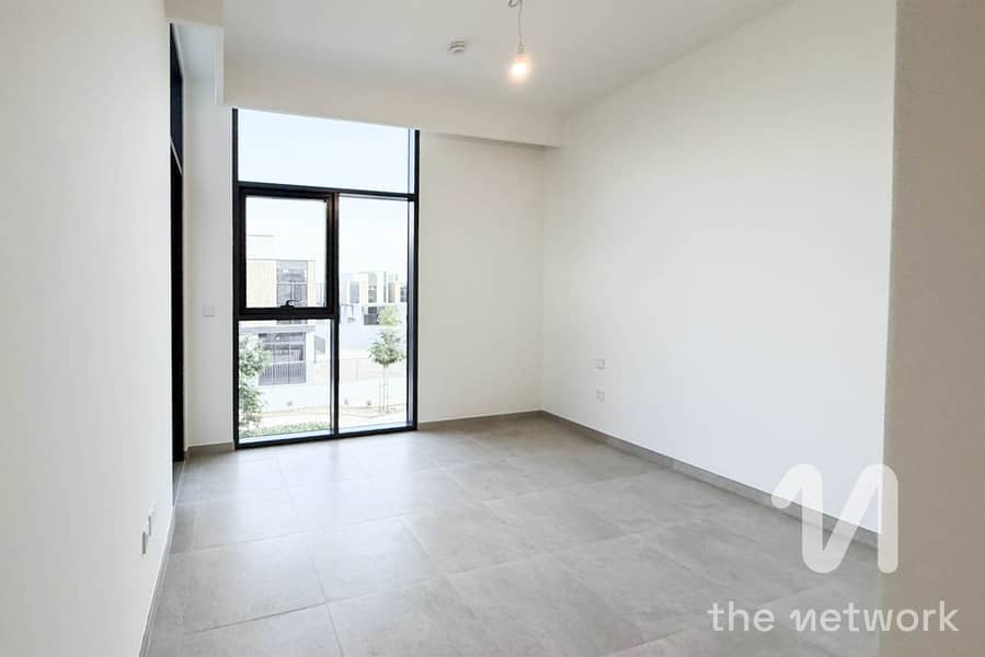 G+1 | Direct on Park | Motivated Seller - Image 8