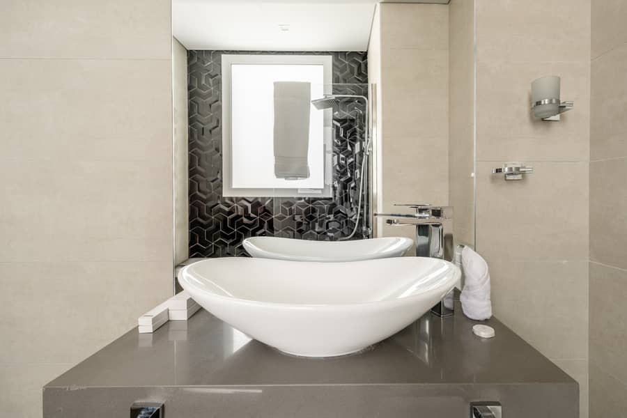 18 Bathroom (4). jpg