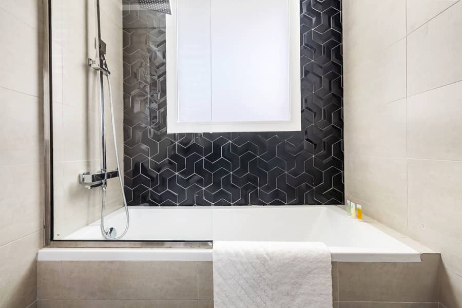 20 Bathroom (3). jpg