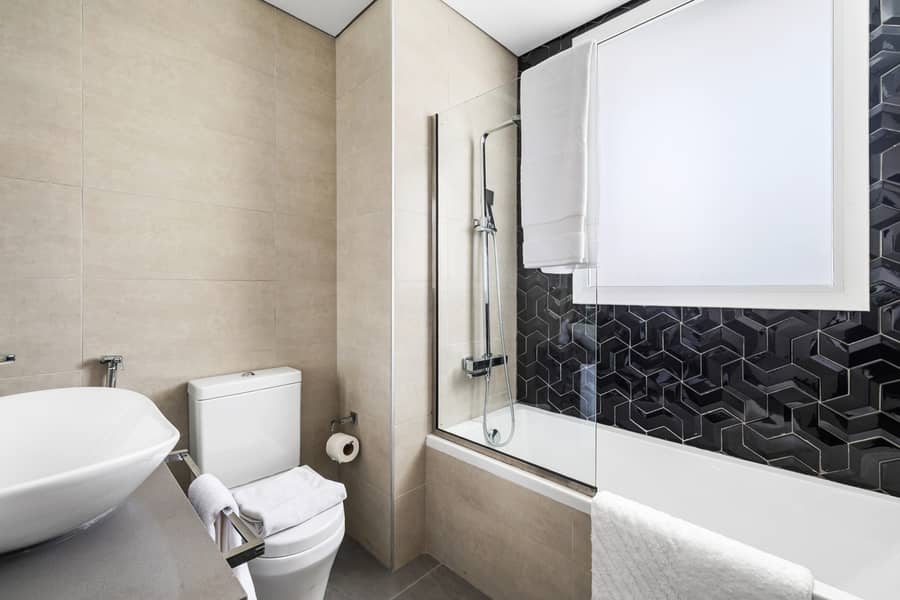 8 Bathroom (5). jpg