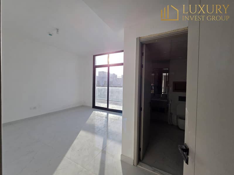 Spacious Duplex | Pool Facing | BCC Ready - Image 2