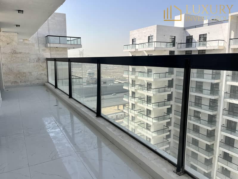 Spacious Duplex | Pool Facing | BCC Ready - Image 7