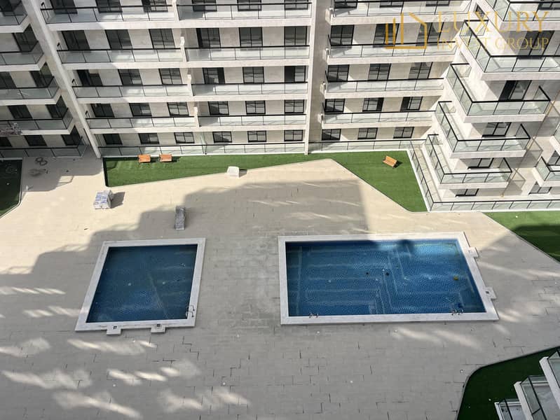 Spacious Duplex | Pool Facing | BCC Ready - Image 9