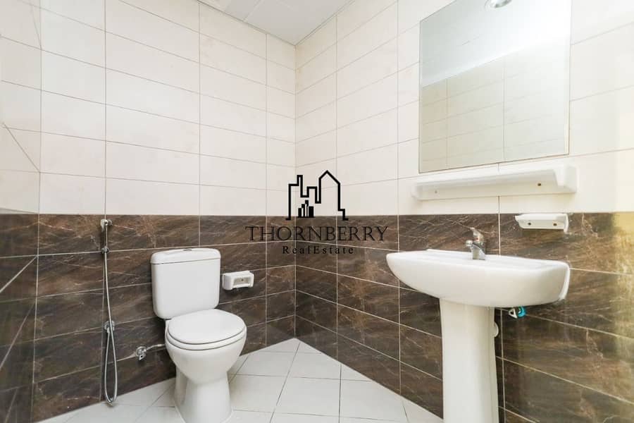 12 bd101b10-bdfd-4b08-b934-7df4e96ddec6. jpg