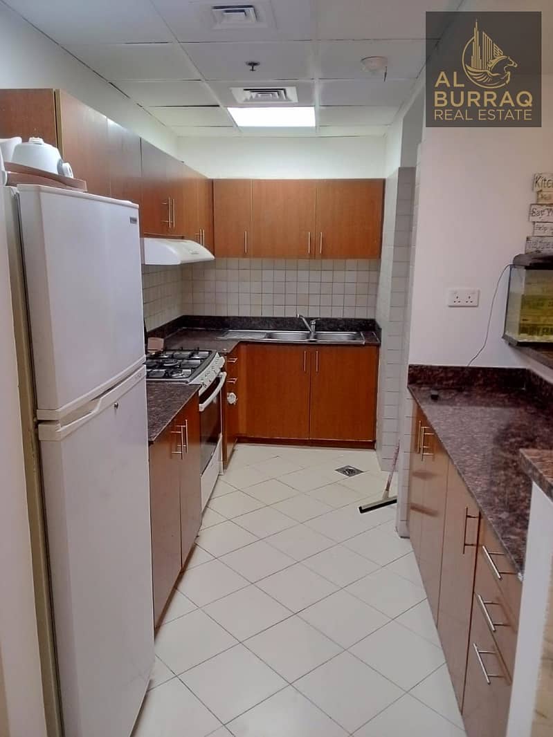 4 KITCHEN . jpeg