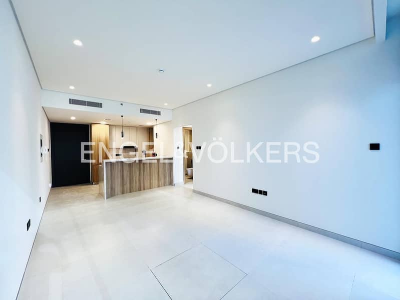 Brand New | Vacant | Prime Location - Image 1