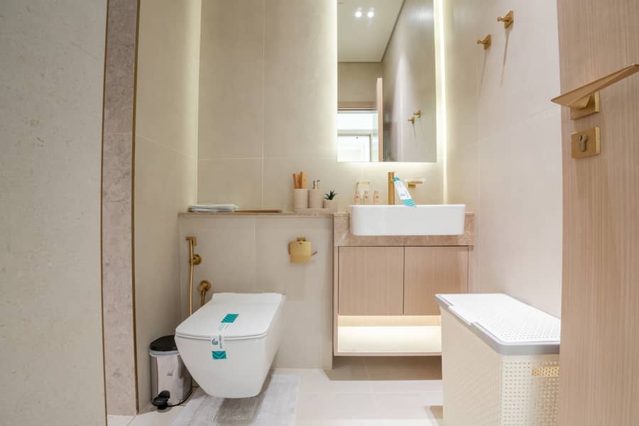 16 Toilet-2. jpg