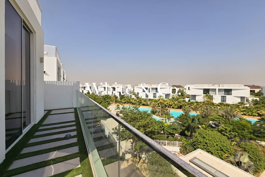 Handed Over | Front Row | Lagoon Views - Image 3